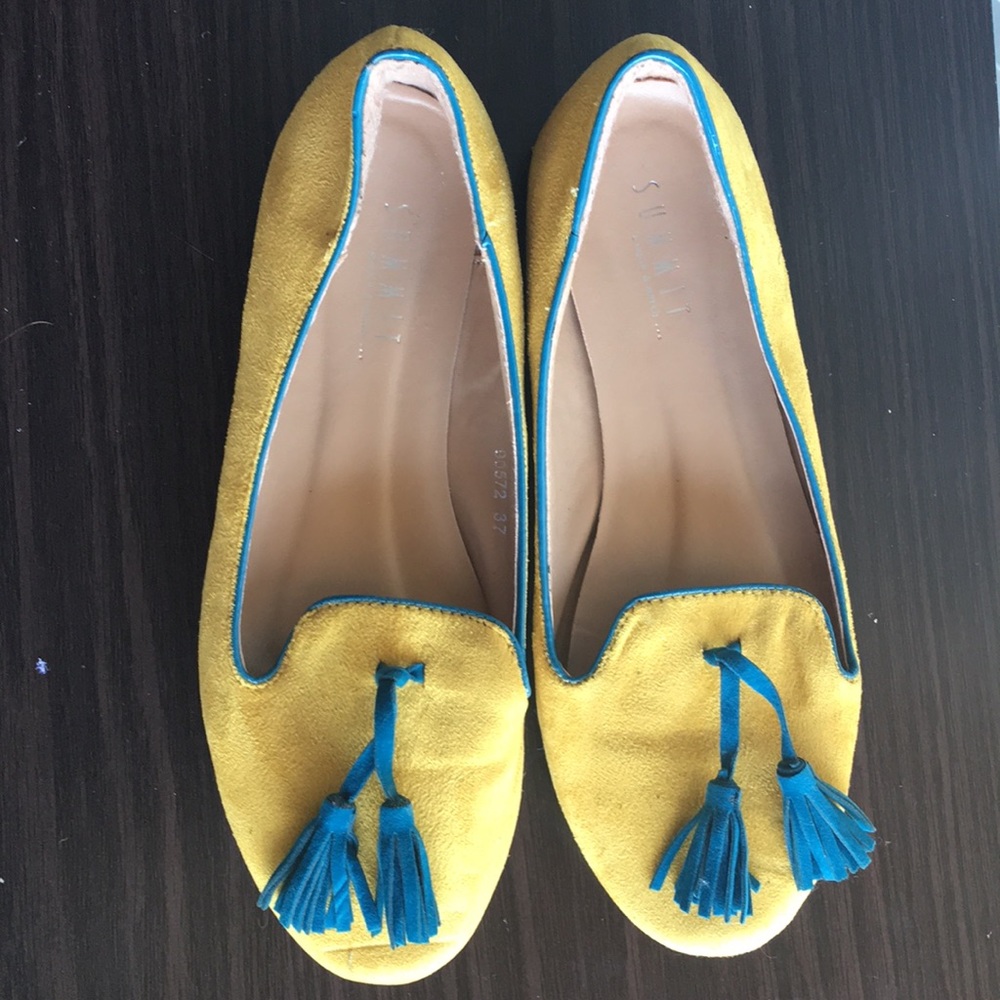 Flat shoe from Summit